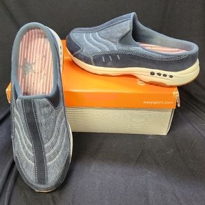 Easy Spirit Estravel Time Navy Shoes - Size 8 - Gently Worn